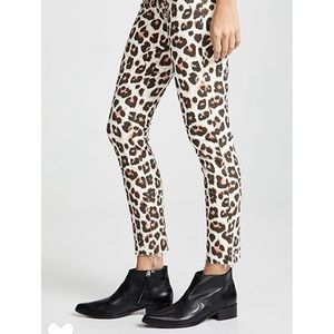 MOTHER : Stretch denim leopard print
Raw hem
Slim-cut style
Ankle length
